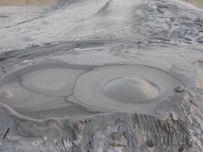 Vulcanii Noroiosi de la Paclele Mari