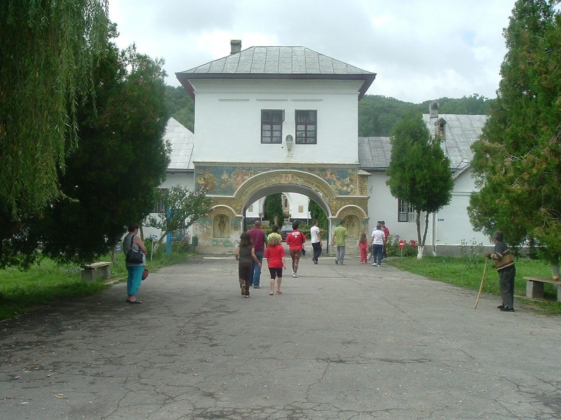 Manastirea Dintr-un Lemn